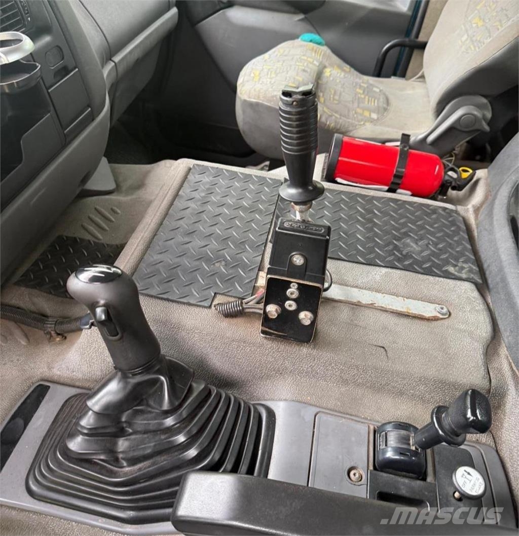 Sisu E11M 8X2 Sora-auto Bañeras basculantes usadas