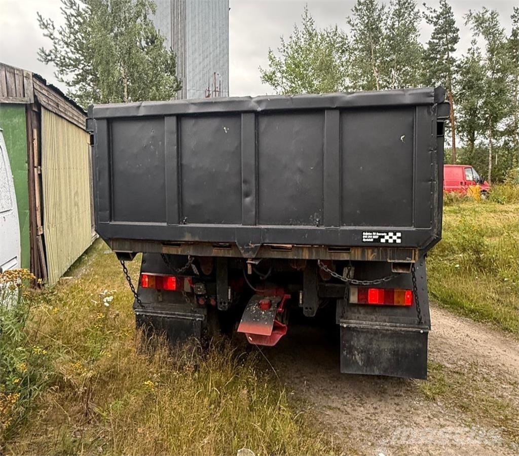 Sisu E11M 8X2 Sora-auto Bañeras basculantes usadas