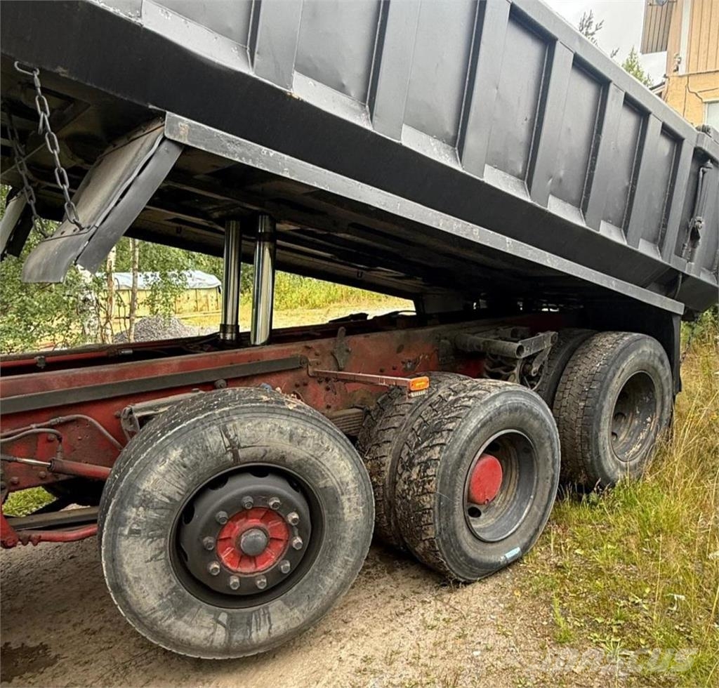 Sisu E11M 8X2 Sora-auto Bañeras basculantes usadas