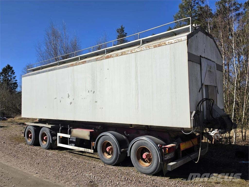 Sisu E12 480 8X2 Rehuyhdistelmä Otros camiones