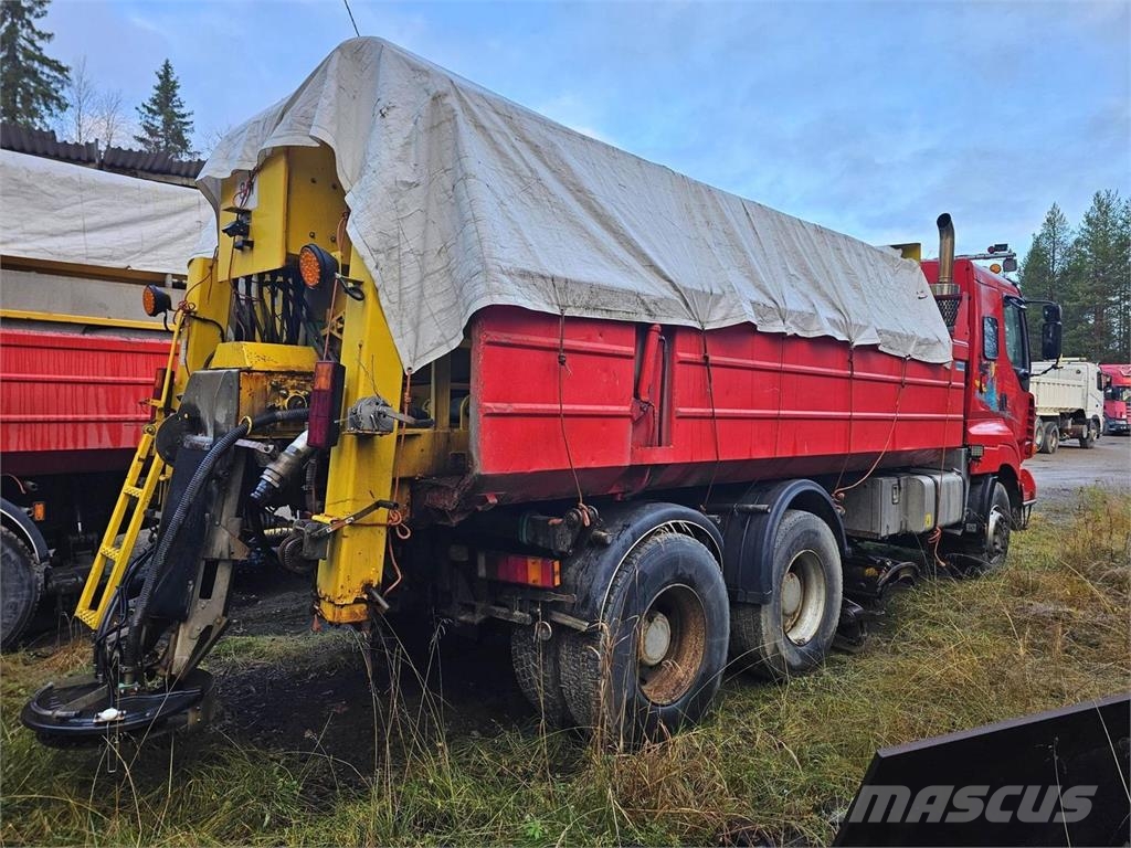 Sisu E12 6X4 Tiehoitoauto Комунальні автомобілі / автомобілі загального призначення