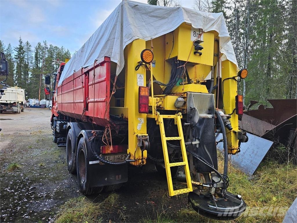 Sisu E12 6X4 Tiehoitoauto Комунальні автомобілі / автомобілі загального призначення
