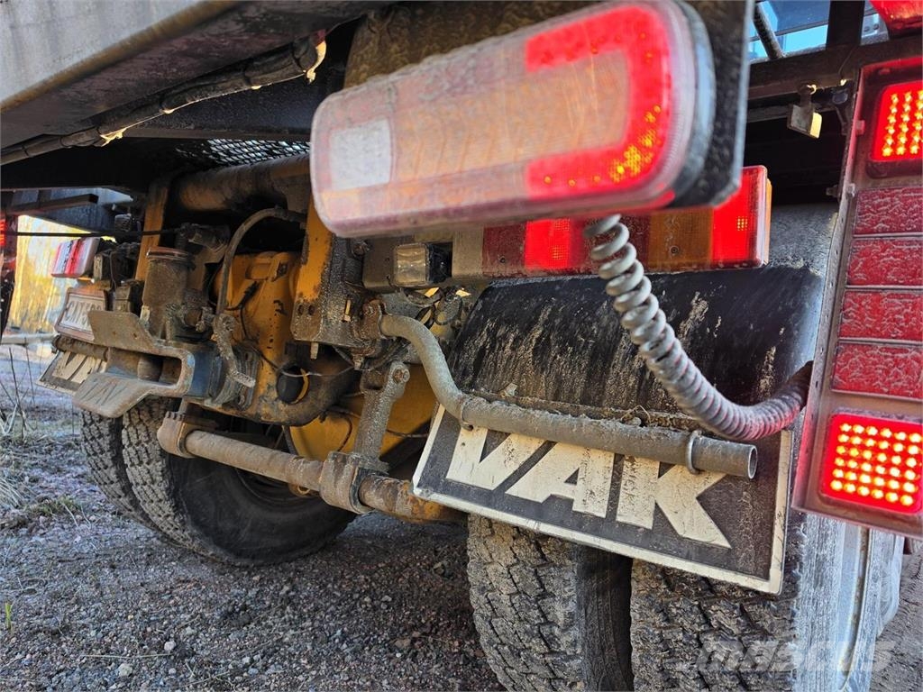 Sisu E13 500 10X4 Kaivinkoneritilä Camiones de transporte de maquinaria forestal