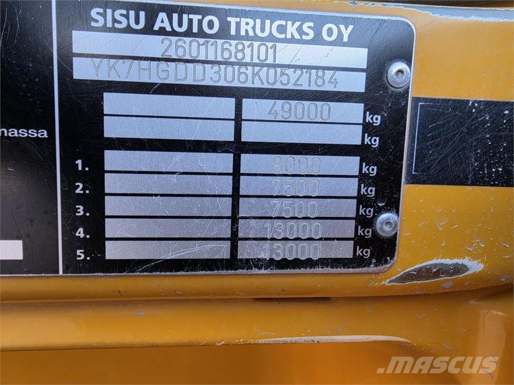 Sisu E13 500 10X4 Kaivinkoneritilä Camiones de transporte de maquinaria forestal