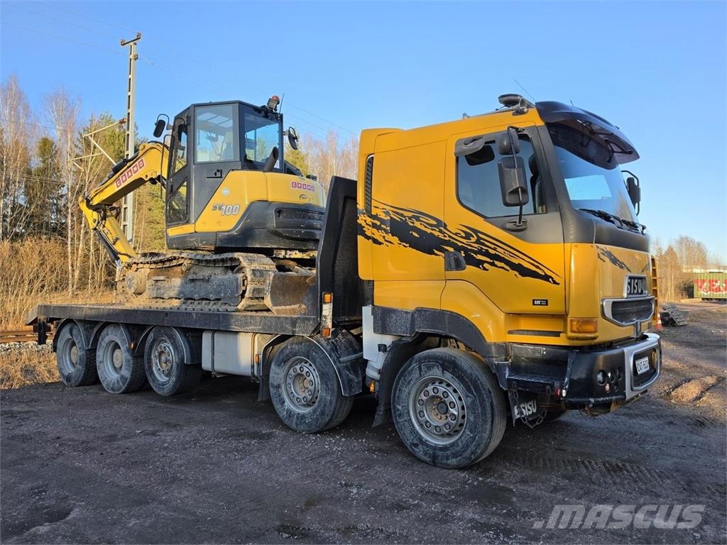 Sisu E13 500 10X4 Kaivinkoneritilä Camiones de transporte de maquinaria forestal