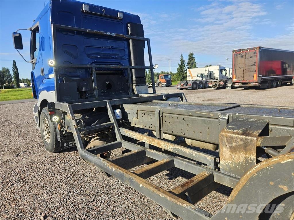 Sisu E14 Samochody do przewozu maszyn leśnych