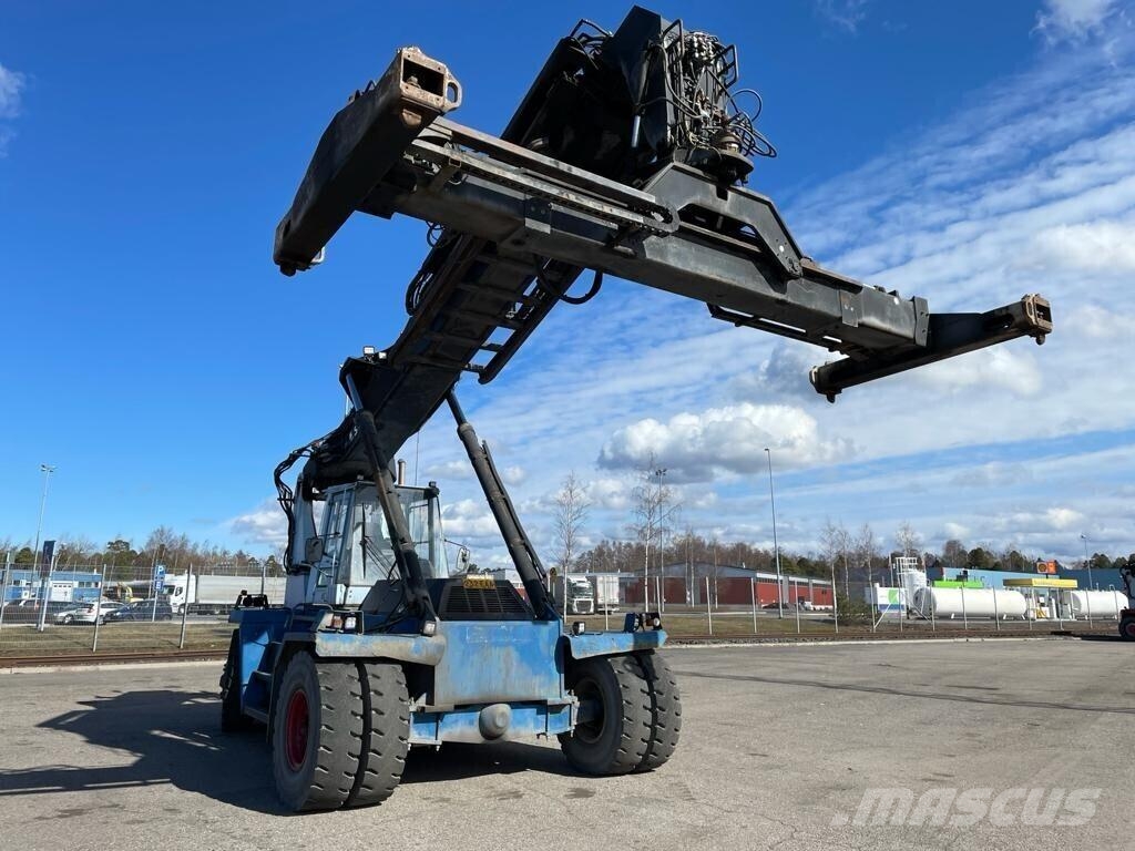 Sisu konttikurottaja Carrelli elevatori