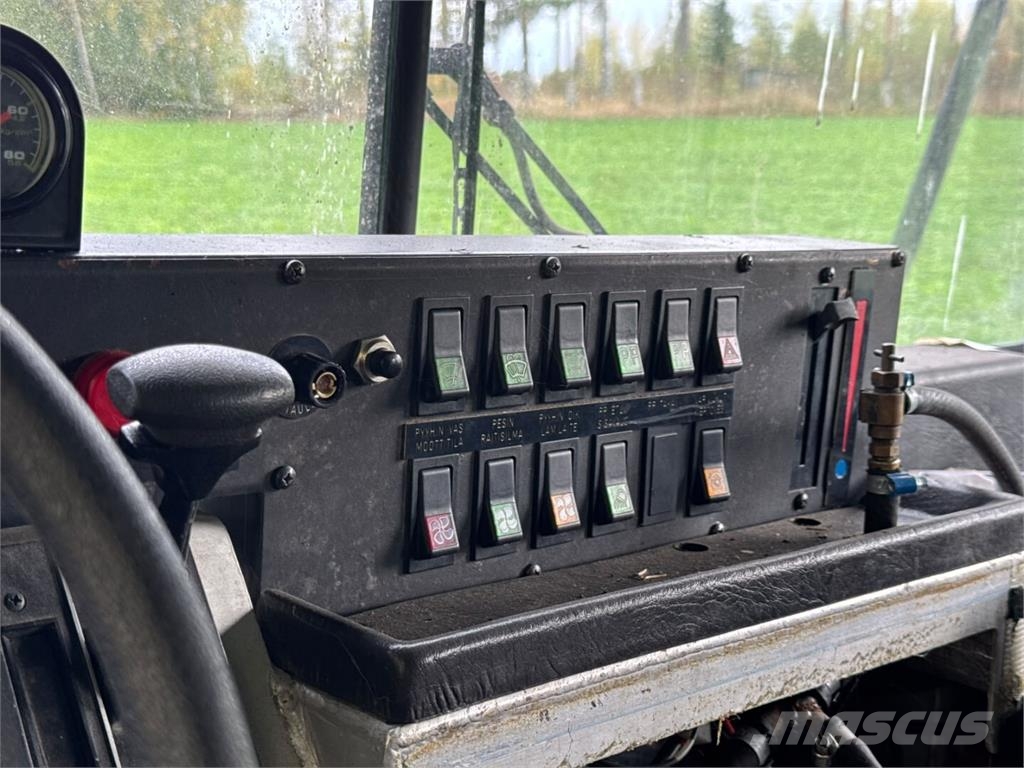 Sisu NA-140BT Umpikorikuorma-autot
