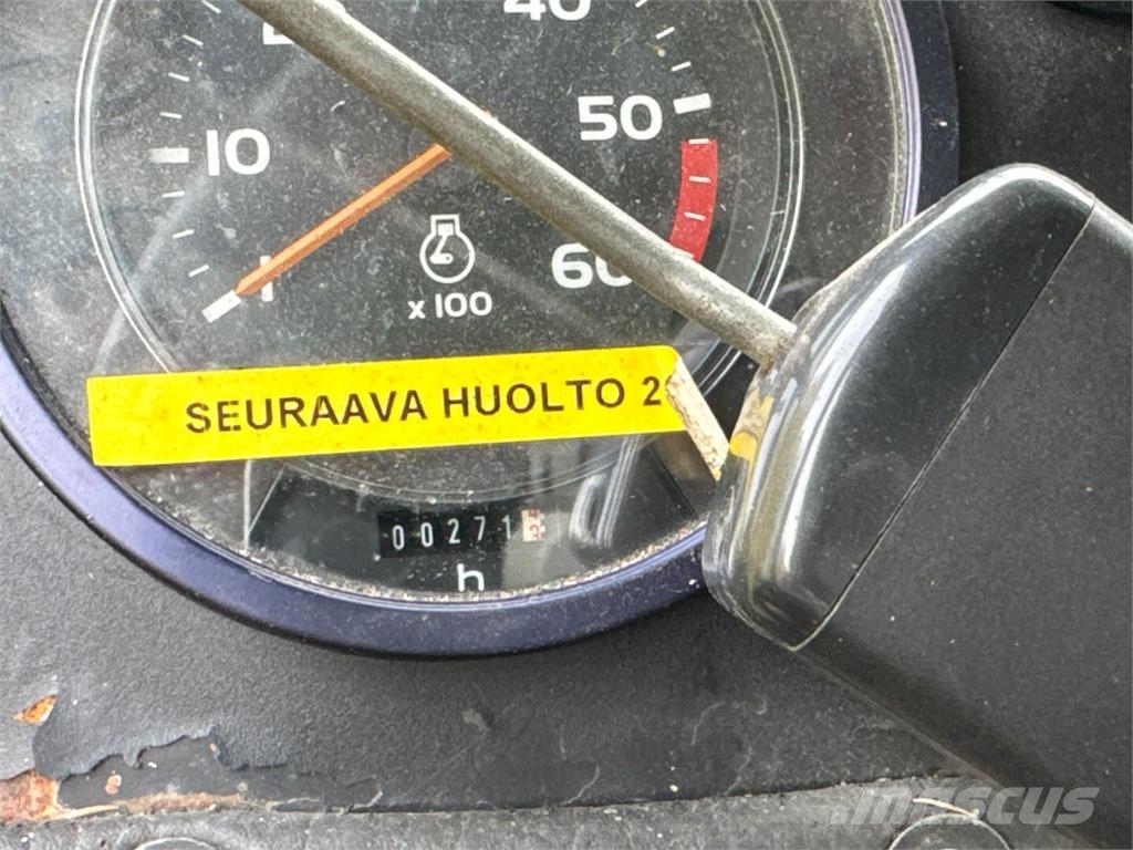 Sisu NA-140BT Umpikorikuorma-autot