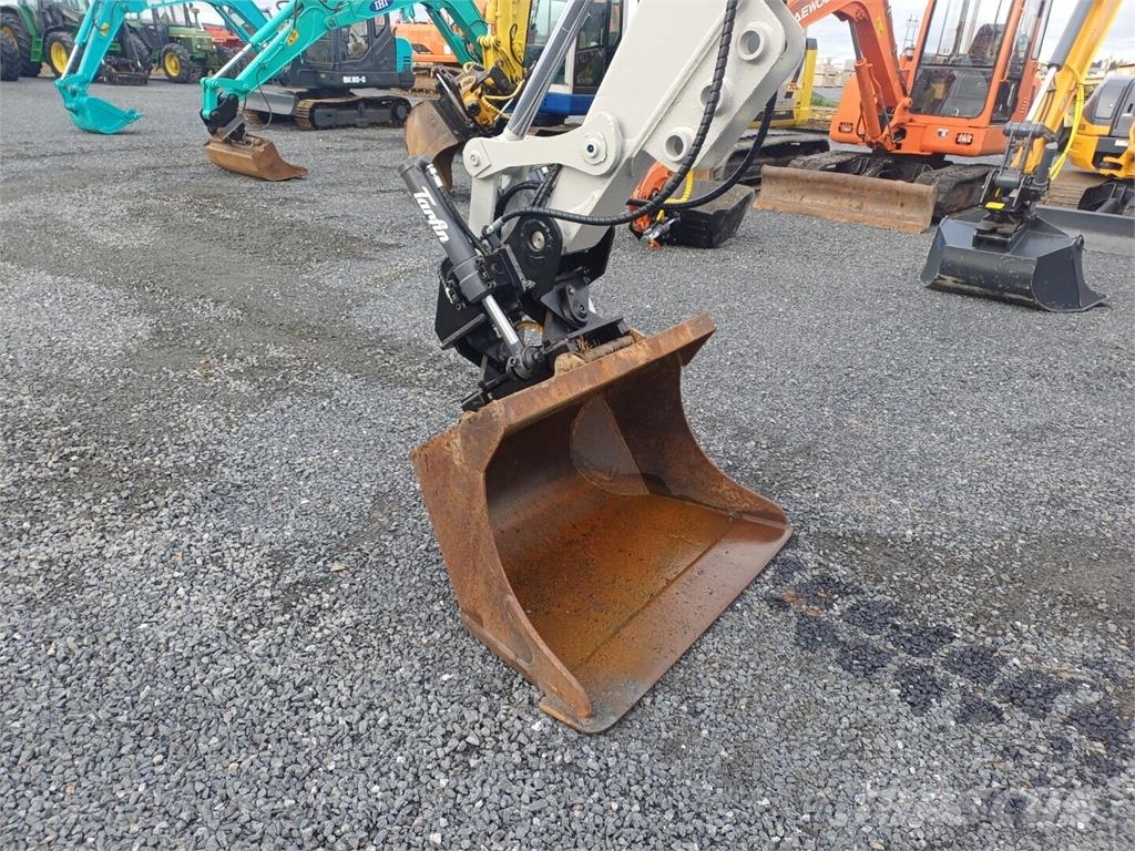 Takeuchi TB180FR Kallistuvalla liittimellä Vidēja lieluma ekskavatori 7 t - 12 t