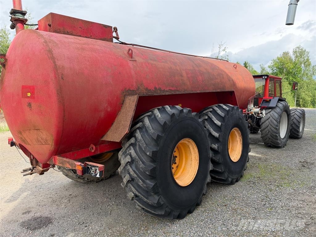 Teko 15 m3 VAUNU ISOILLA RENKAILLA Other fertilizing machines and accessories