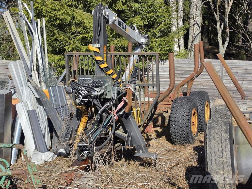 Tempo Metsäperävaunu Kesla 202T Kuormaimella Bosbouwaanhangers