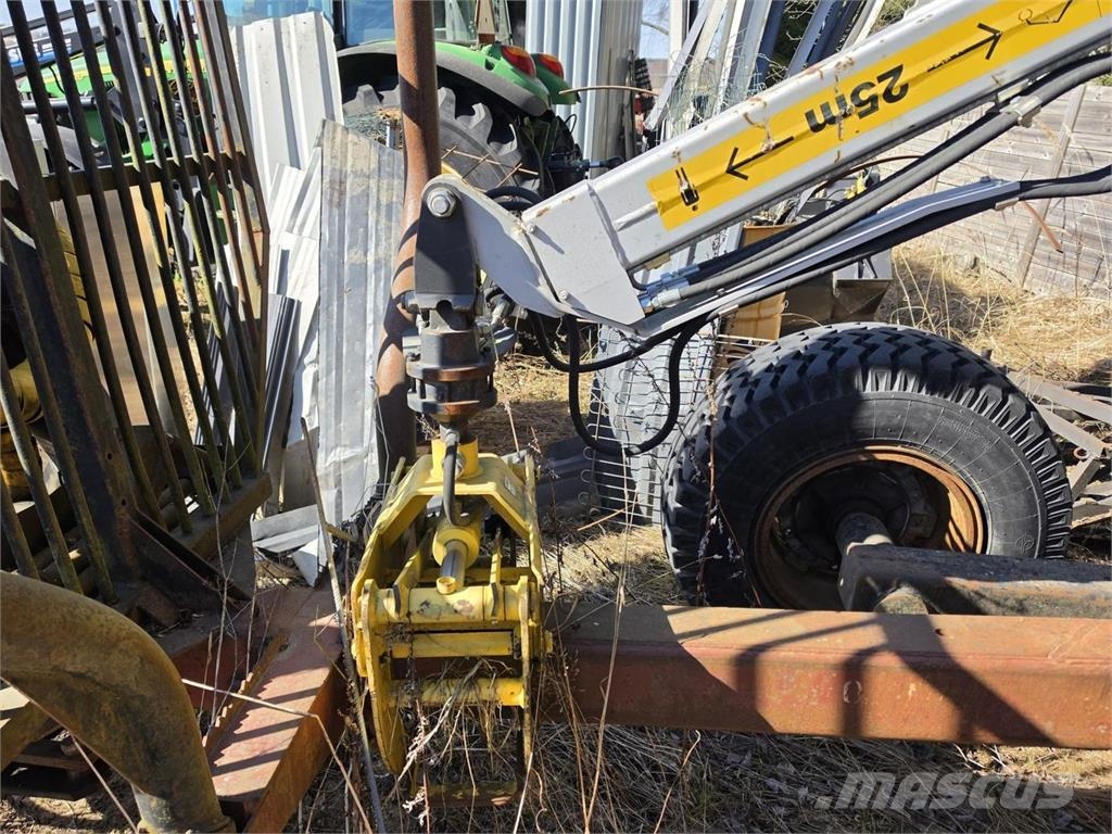 Tempo Metsäperävaunu Kesla 202T Kuormaimella Bosbouwaanhangers