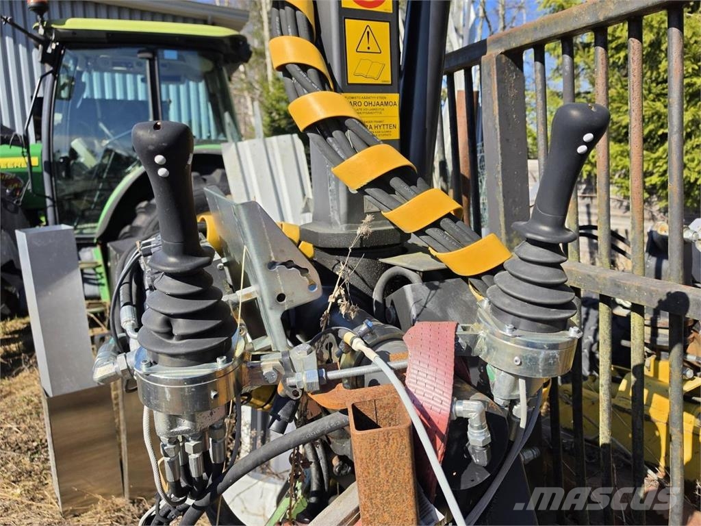 Tempo Metsäperävaunu Kesla 202T Kuormaimella Bosbouwaanhangers