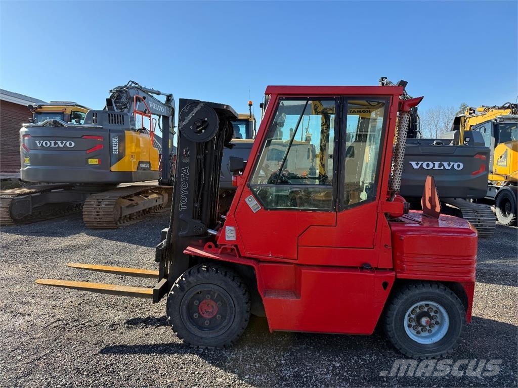 Toyota 02-5 FD35 柴油叉车