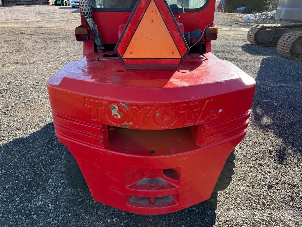 Toyota 02-5 FD35 柴油叉车