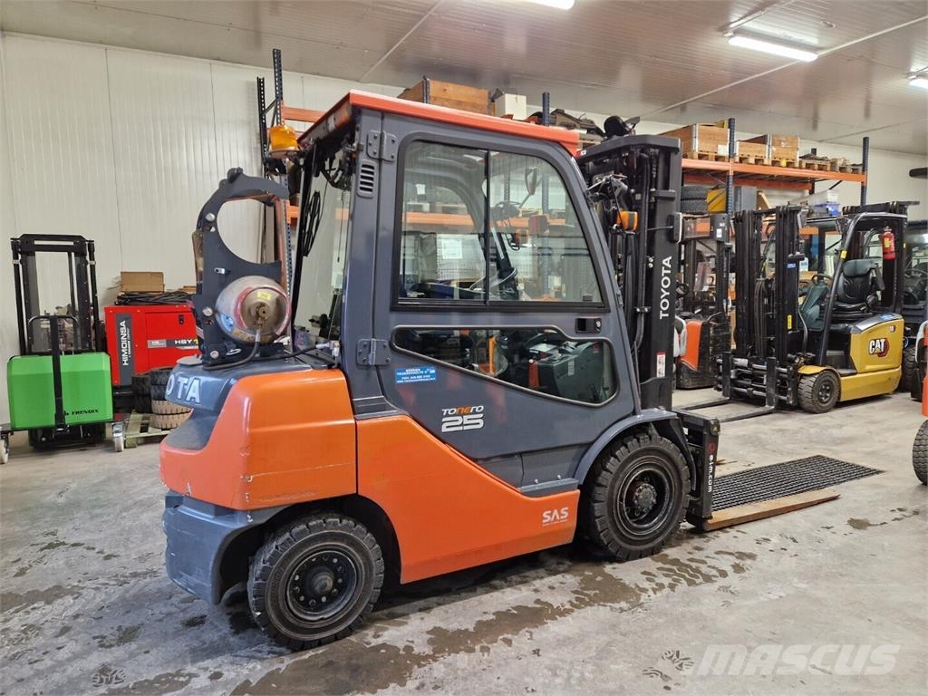 Toyota 02-8FGF25 (vuokralla) LPG gaffeltrucks