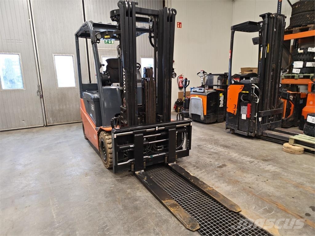 Toyota 8FBMT35 (konttikone) Elektrische heftrucks