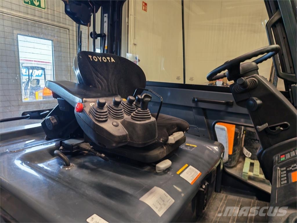Toyota 8FBMT35 (tunnit vain 787 h) Elektritõstukid