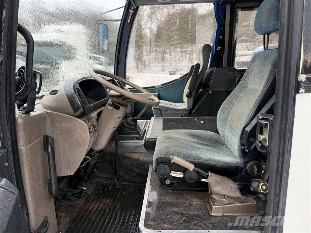 Toyota Salvador Caetano Bussi 24 paikkaa Autobuses tipo pullman