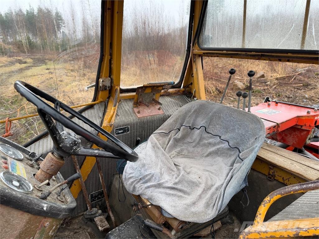 Valmet 702 HUOM KAIVURI MYYTY 拖拉机/农用车