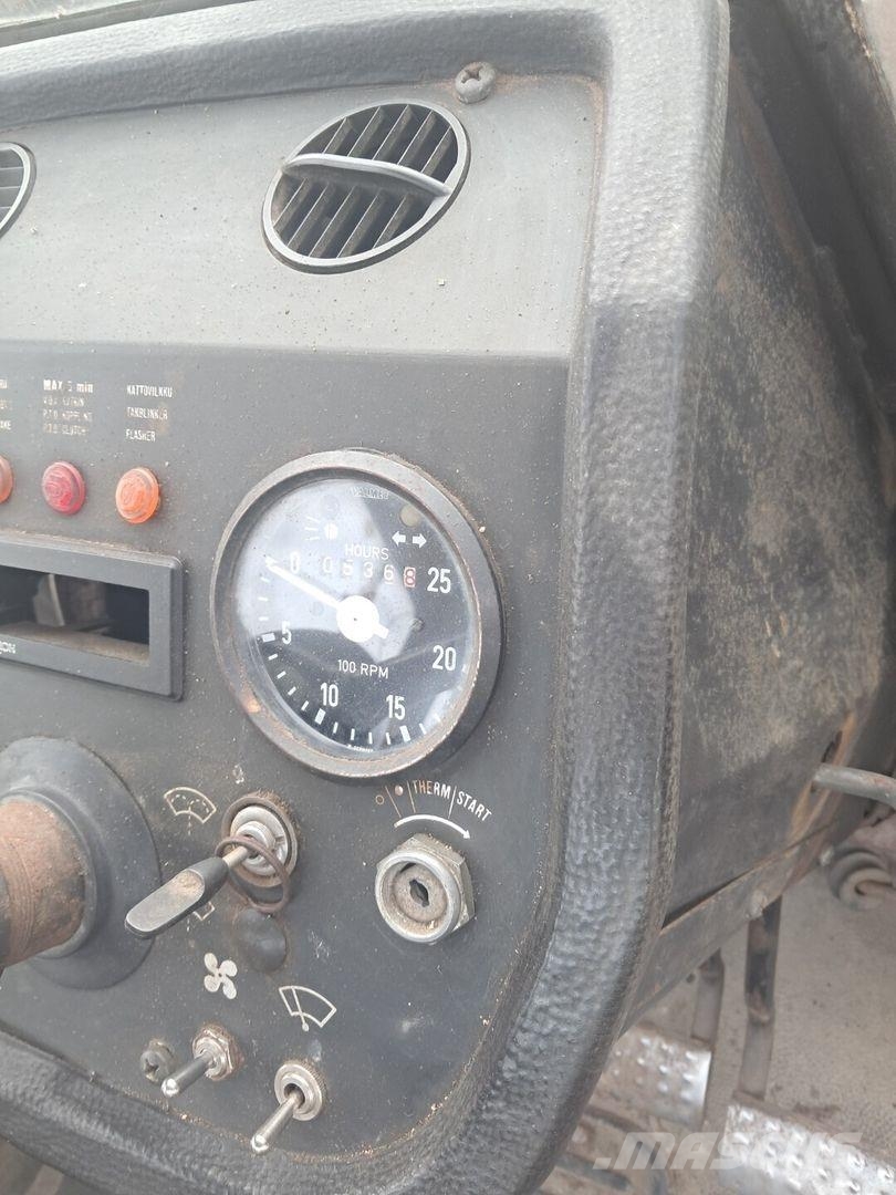 Valmet 702 s 4veto Трактори