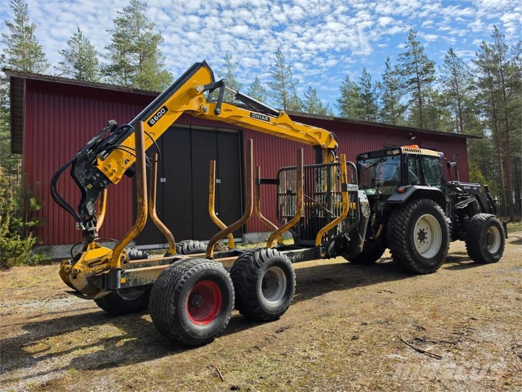 Valtra 6850, Oniar Metsäperävaunu kuormaimella الجرارات