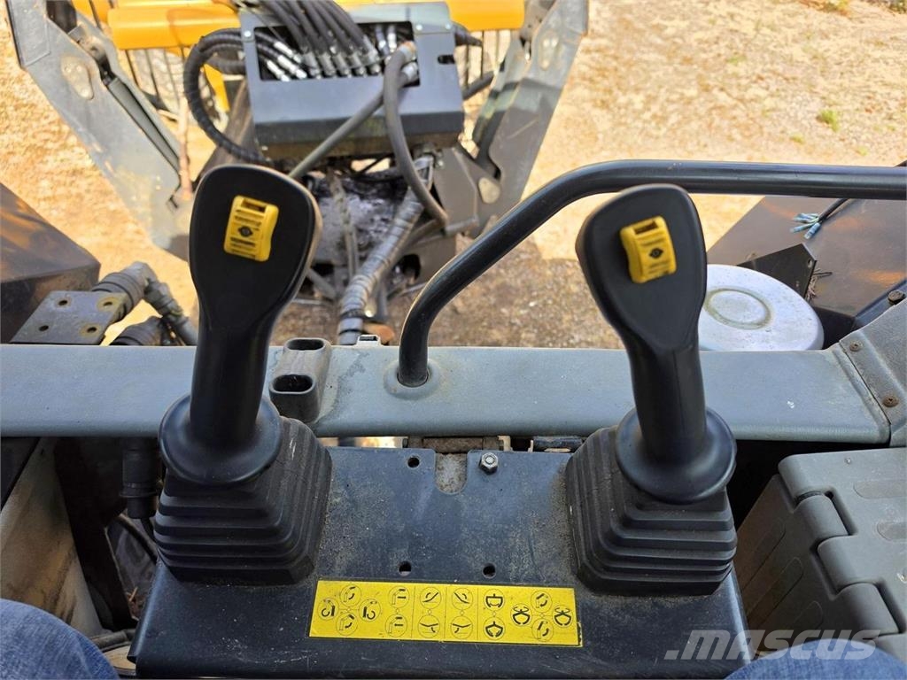 Valtra 6850, Oniar Metsäperävaunu kuormaimella الجرارات