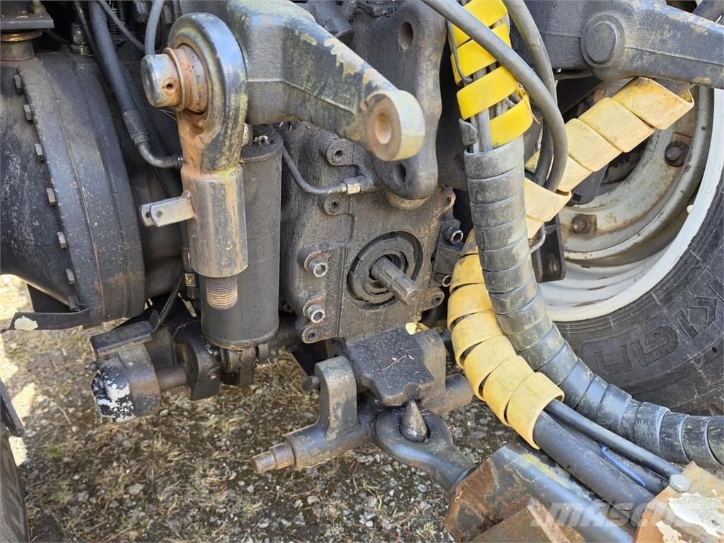 Valtra 6850, Oniar Metsäperävaunu kuormaimella الجرارات
