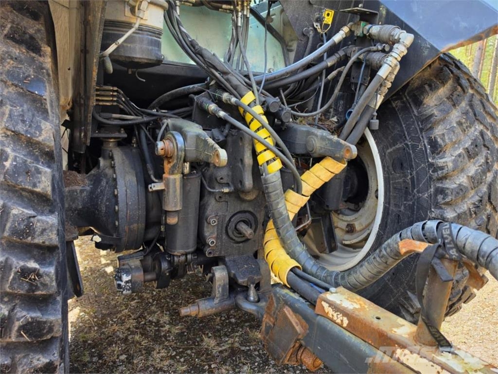 Valtra 6850, Oniar Metsäperävaunu kuormaimella الجرارات