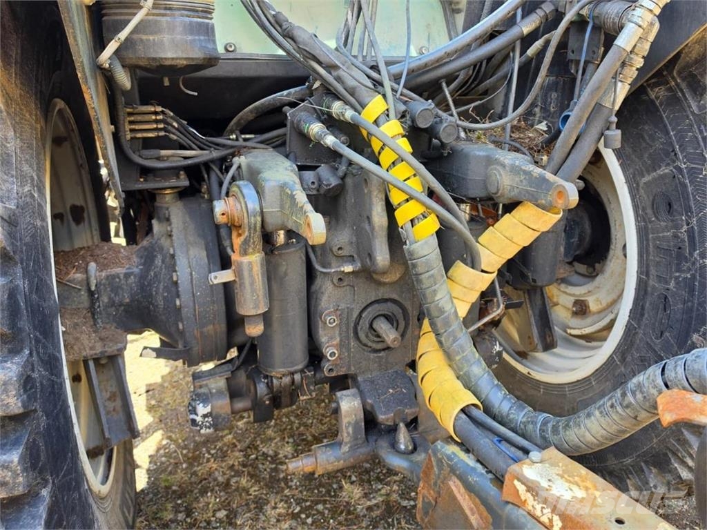 Valtra 6850, Oniar Metsäperävaunu kuormaimella الجرارات