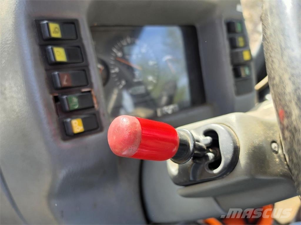 Valtra 6850, Oniar Metsäperävaunu kuormaimella الجرارات