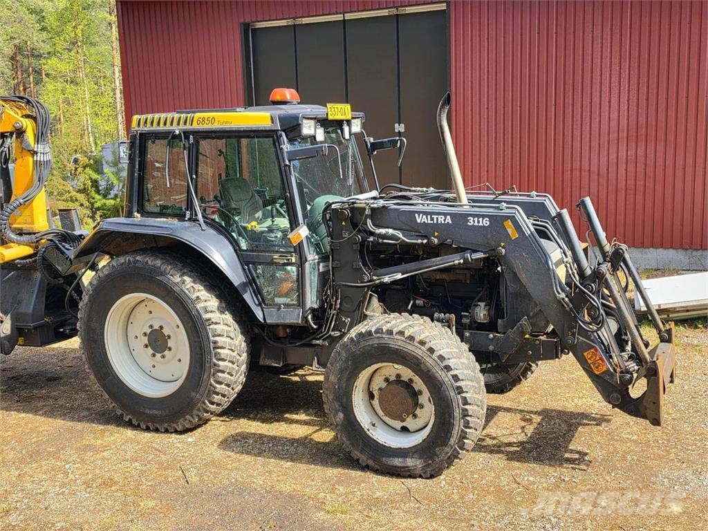Valtra 6850, Oniar Metsäperävaunu kuormaimella الجرارات