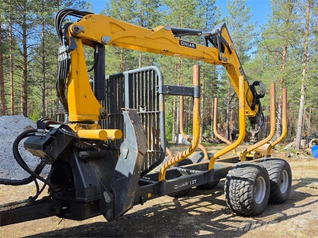 Valtra 6850, Oniar Metsäperävaunu kuormaimella الجرارات