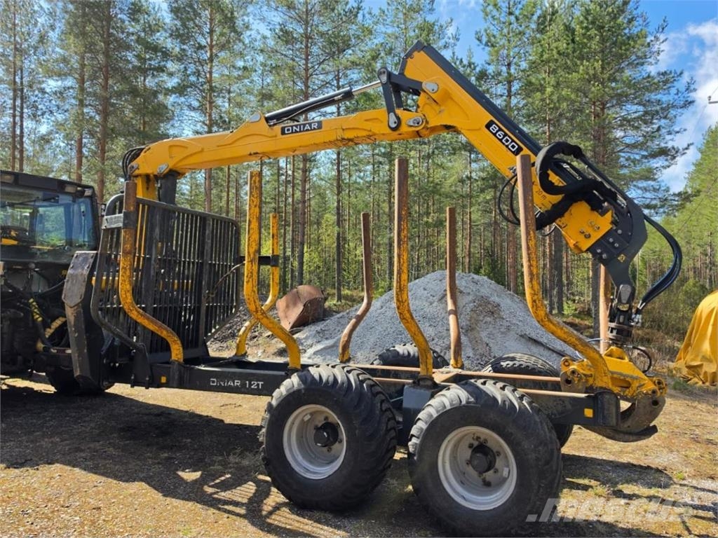 Valtra 6850, Oniar Metsäperävaunu kuormaimella الجرارات