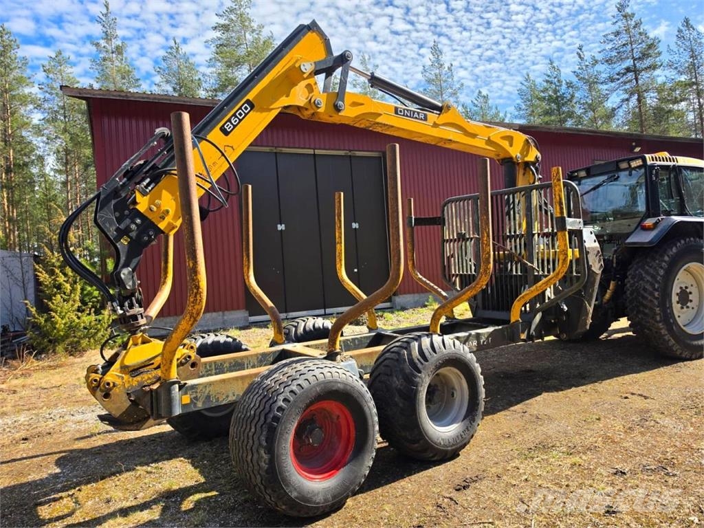 Valtra 6850, Oniar Metsäperävaunu kuormaimella الجرارات