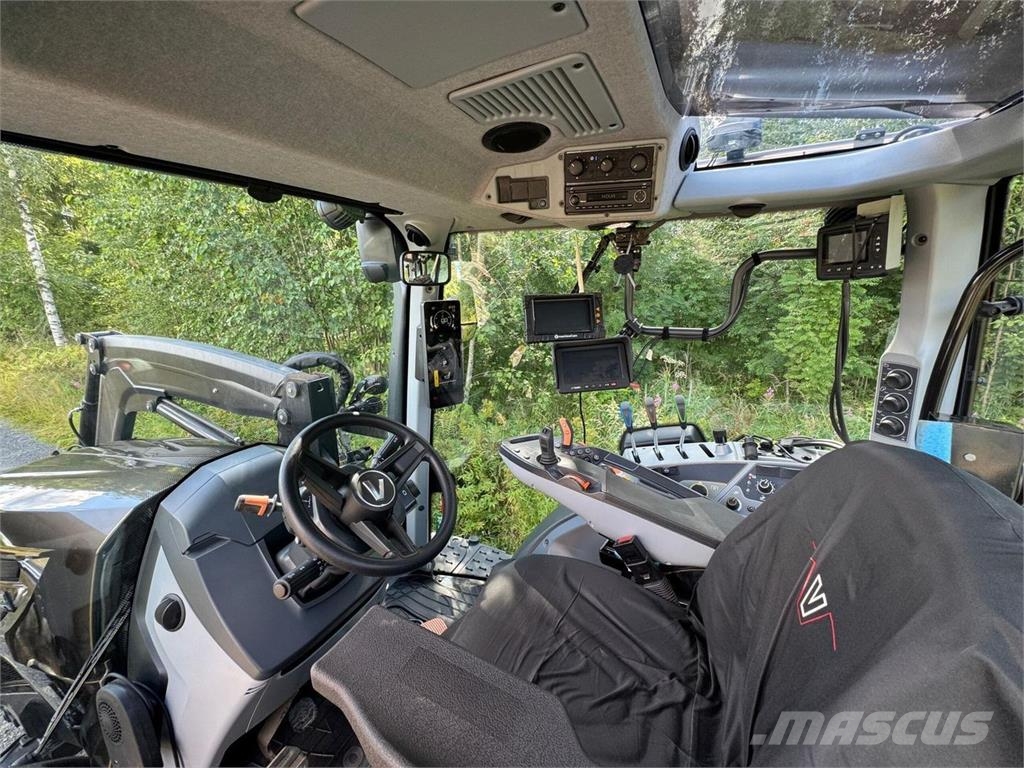 Valtra N135 Active الجرارات