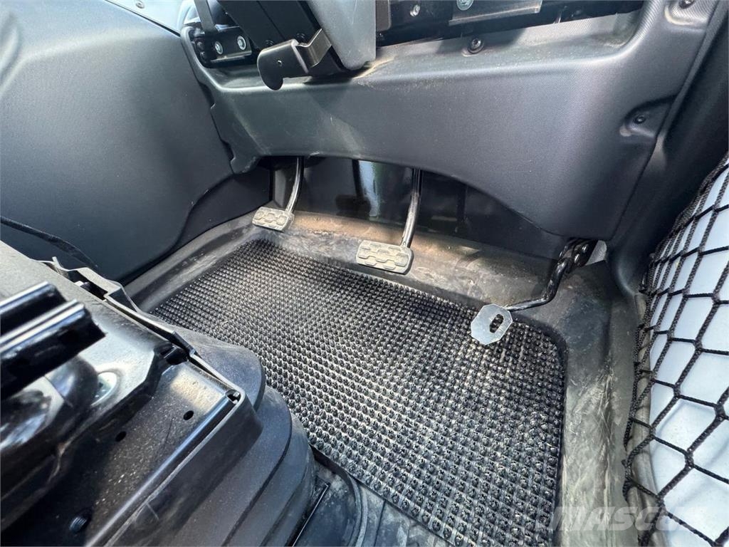Valtra N135 Active الجرارات
