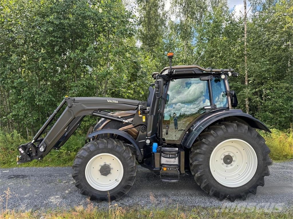 Valtra N135 Active الجرارات