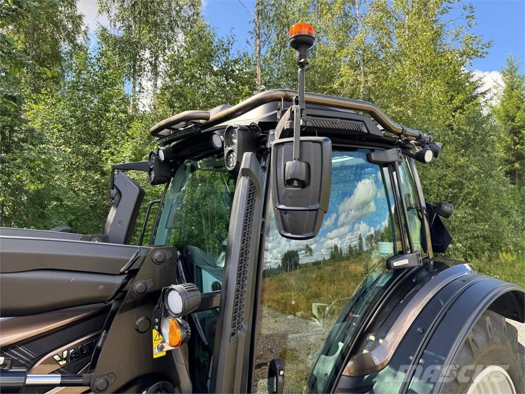 Valtra N135 Active الجرارات