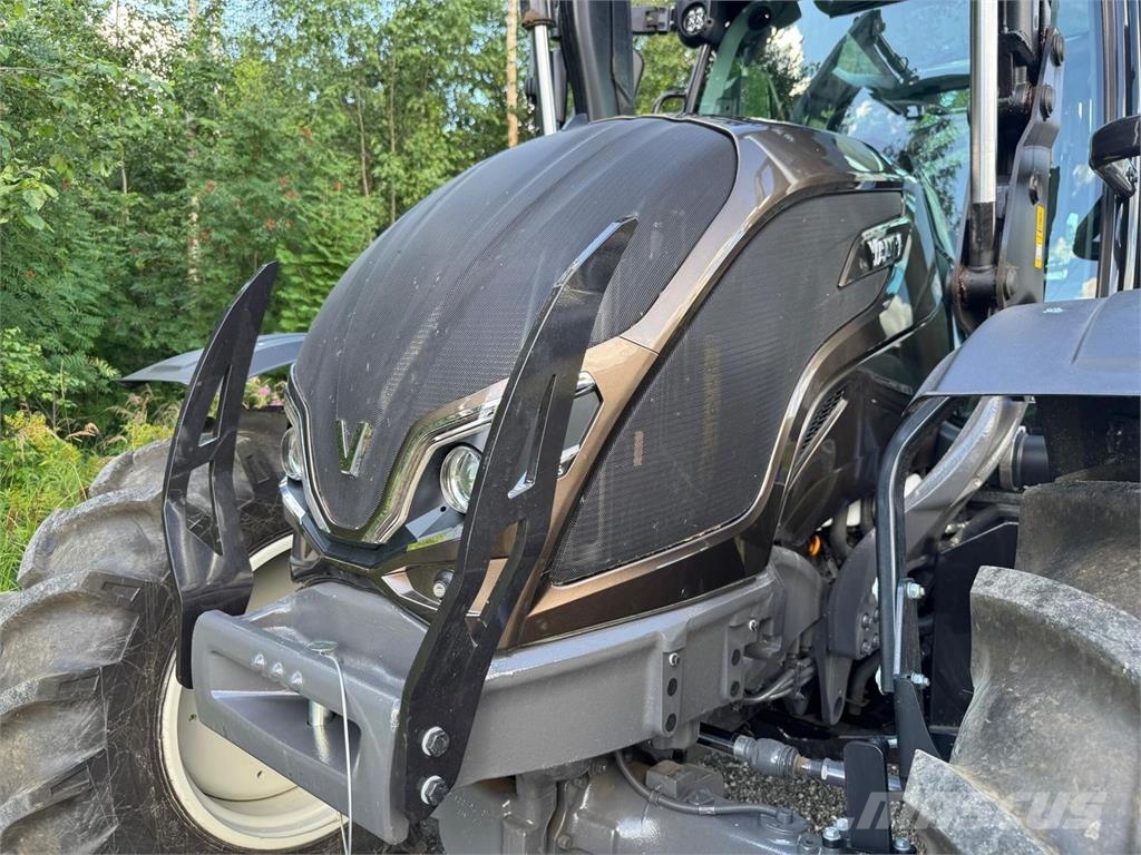 Valtra N135 Active الجرارات