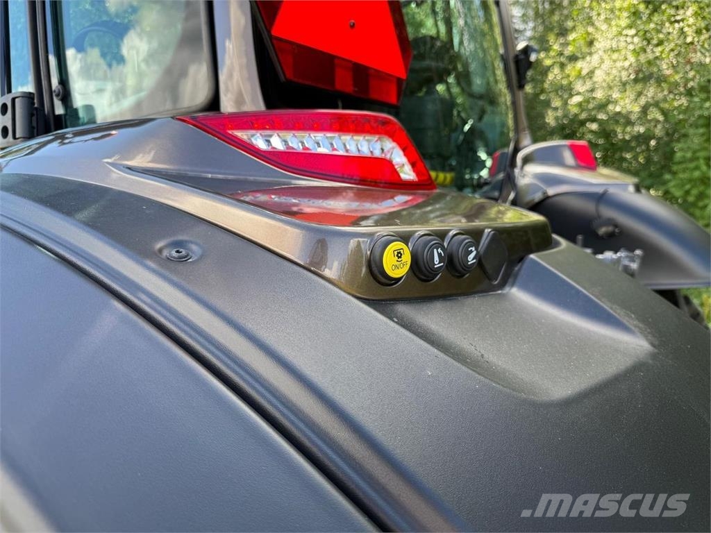 Valtra N135 Active الجرارات