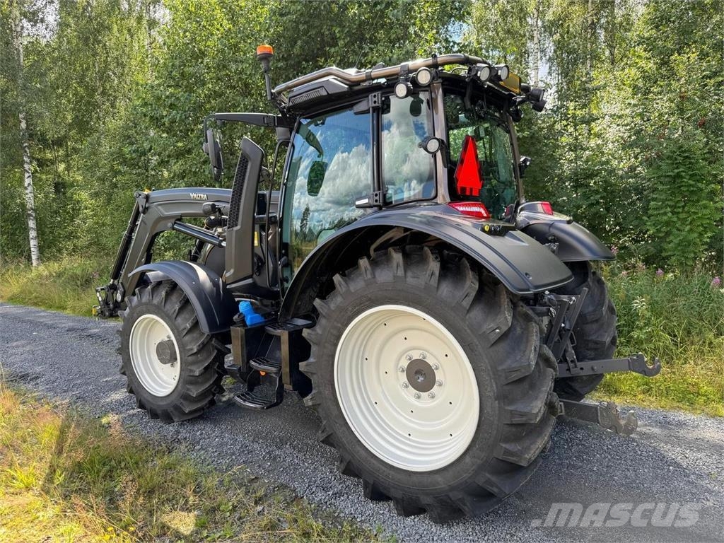 Valtra N135 Active الجرارات