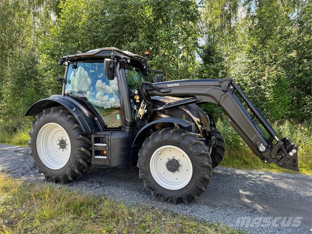 Valtra N135 Active الجرارات