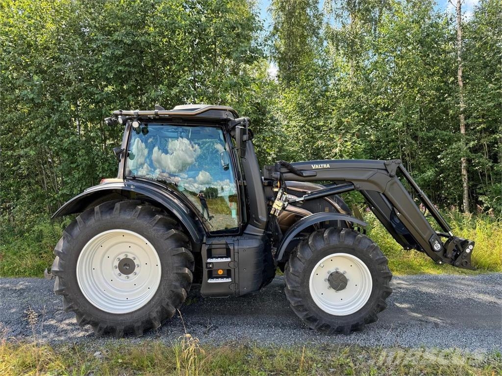 Valtra N135 Active الجرارات