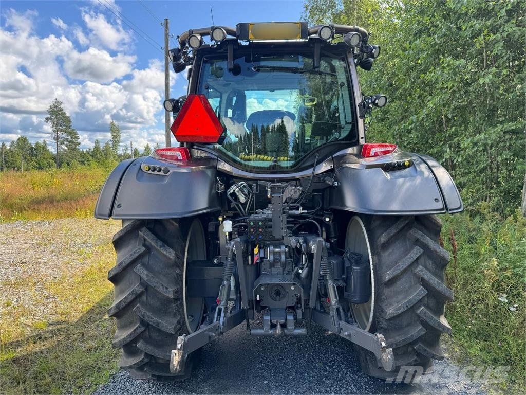 Valtra N135 Active الجرارات
