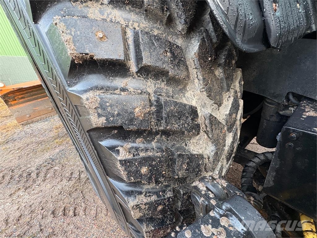 Valtra N141 LS Alaterällä. Etuaura ja takalana saatavilla Трактори