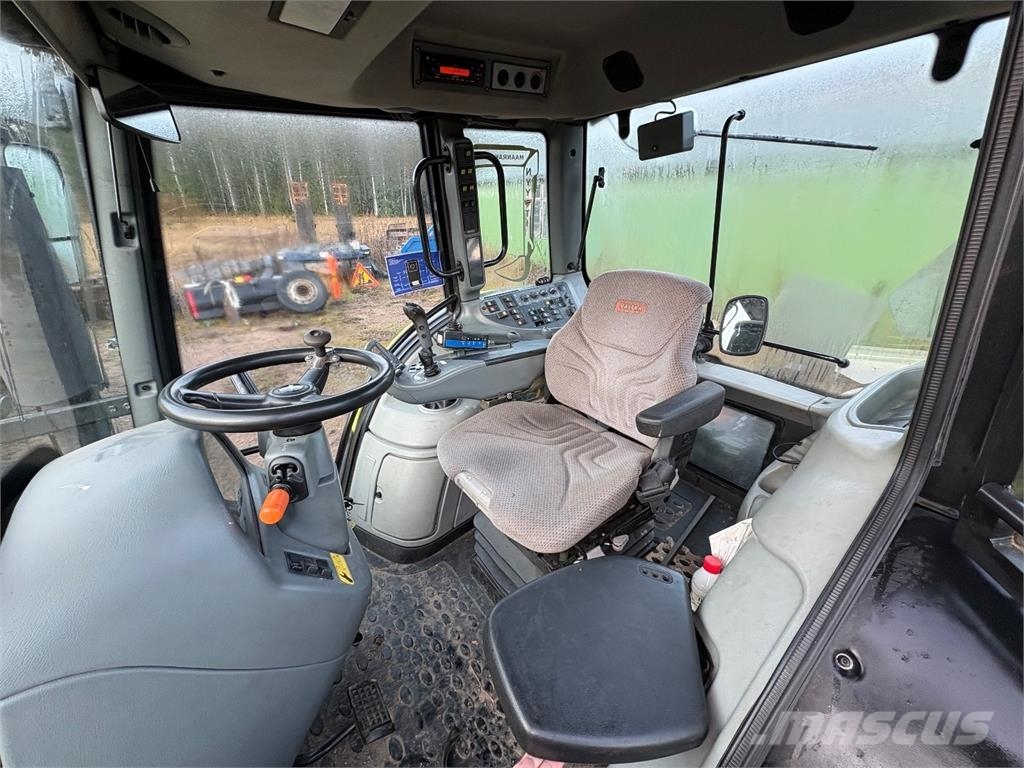 Valtra N141 LS Alaterällä. Etuaura ja takalana saatavilla Трактори
