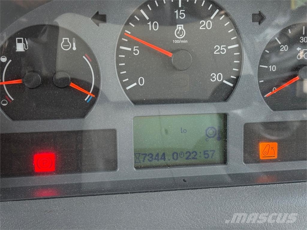 Valtra N141 LS Alaterällä. Etuaura ja takalana saatavilla Трактори