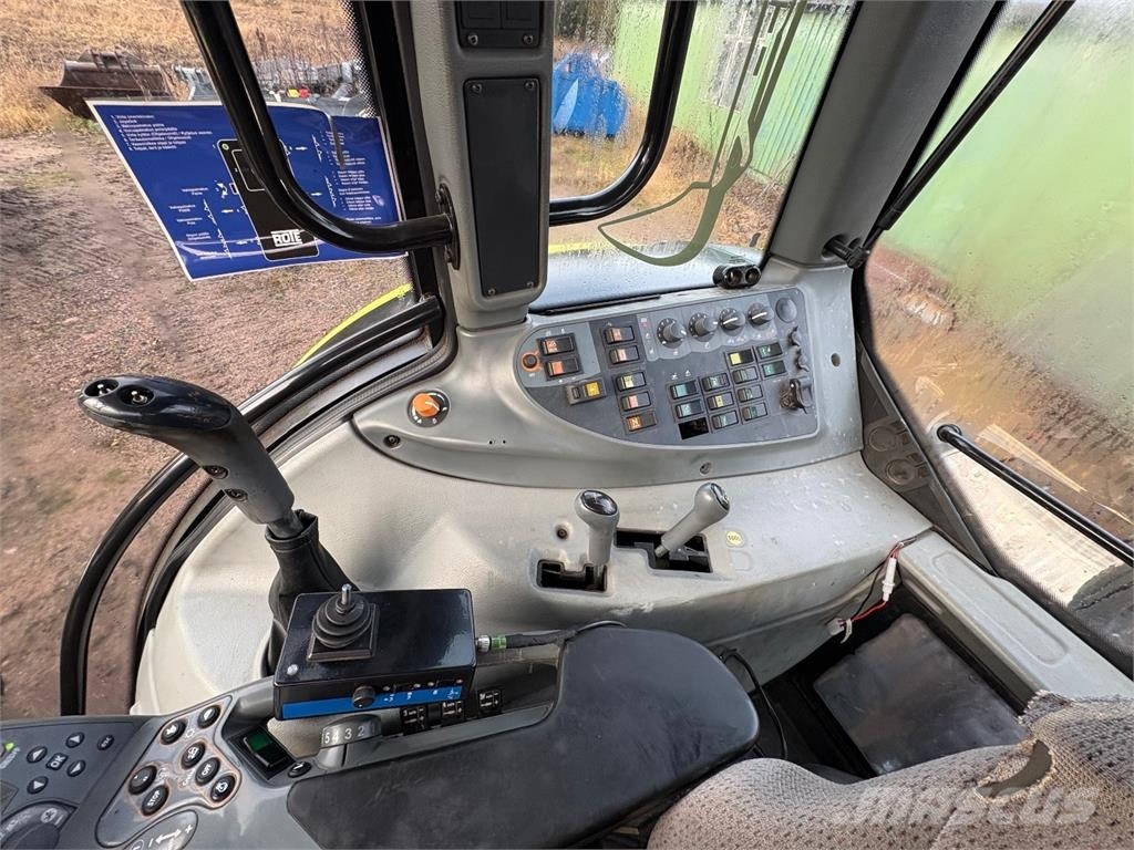 Valtra N141 LS Alaterällä. Etuaura ja takalana saatavilla Трактори